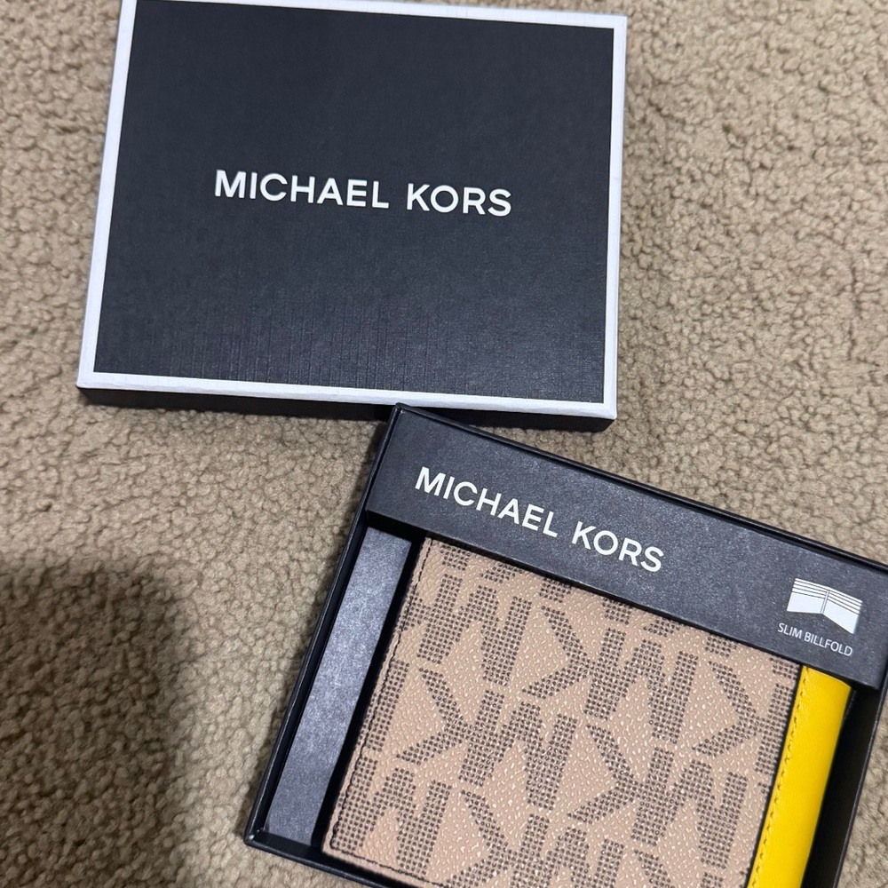 Michael Kors Tan and Yellow Key Holder - Picture 4 of 8